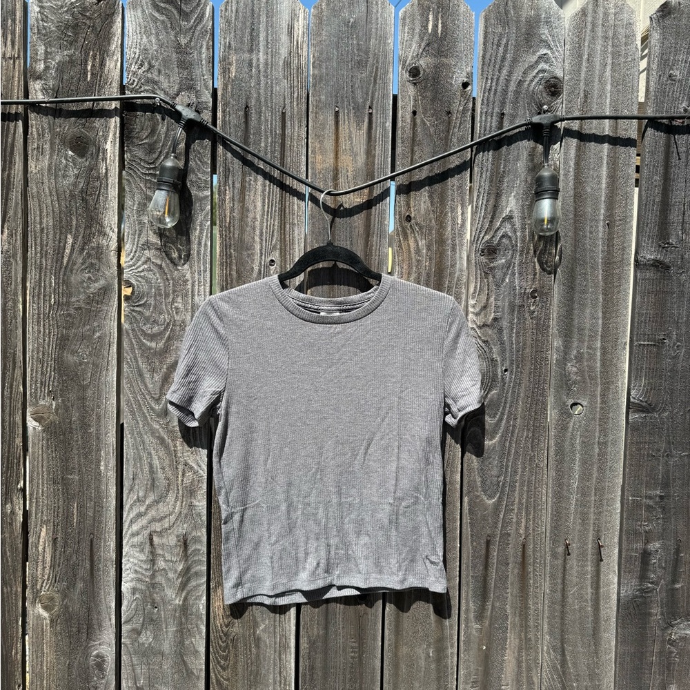 3/$15 CLEARANCE Victoria’s Secret Pink Baby Tee Shiet/Crop Top Grey Medium